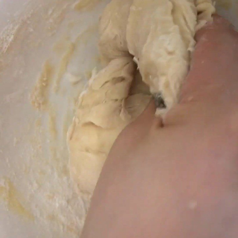 Step 2 Knead the dough for Raisin Bread using an air fryer