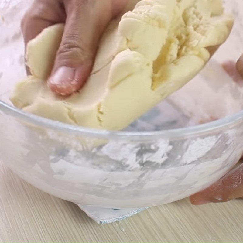 Step 3 Knead the dough Deep-fried doughnut