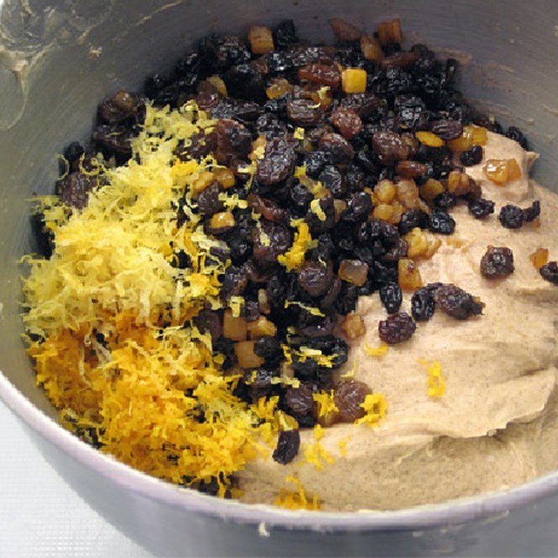 Step 3 Kneading the dough Basic stollen cake