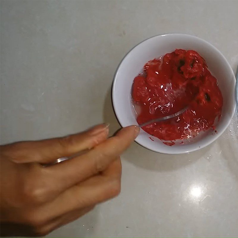 Step 2 Kneading glutinous rice flour with gấc Gấc cake (bánh giầy)