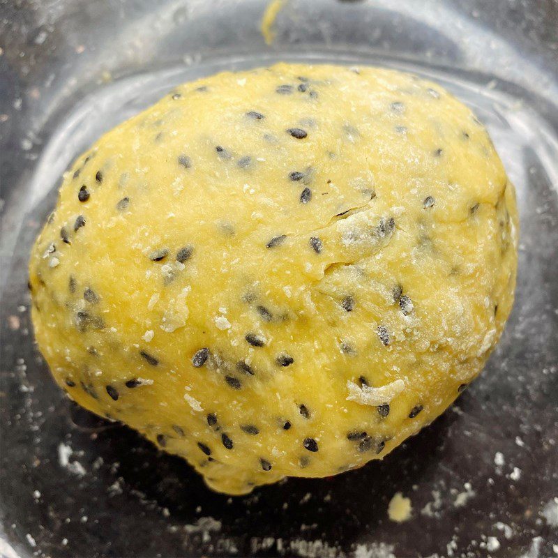 Step 2 Knead the dough for black sesame cookies