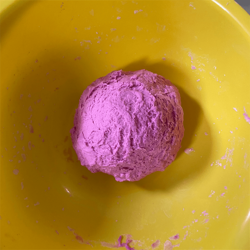 Step 3 Kneading the dough for red dragon fruit chicken bao