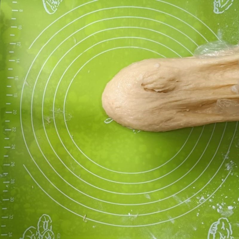 Step 2 Kneading the dough for Donut using a non-stick pan