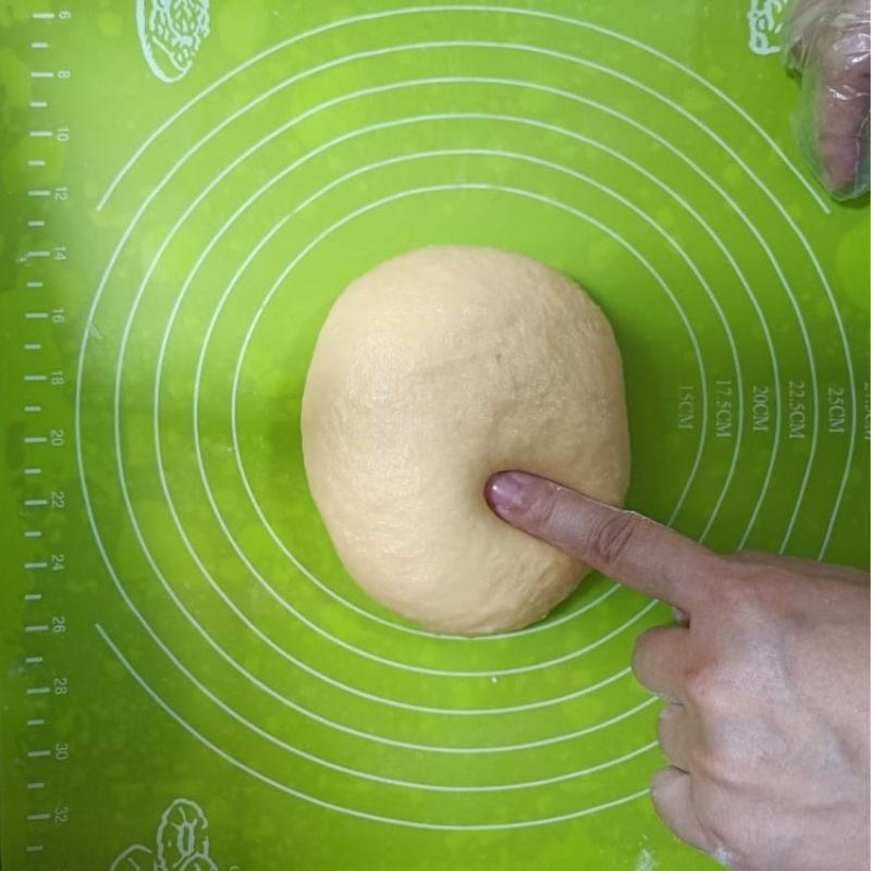 Step 2 Kneading the dough for Donut using a non-stick pan