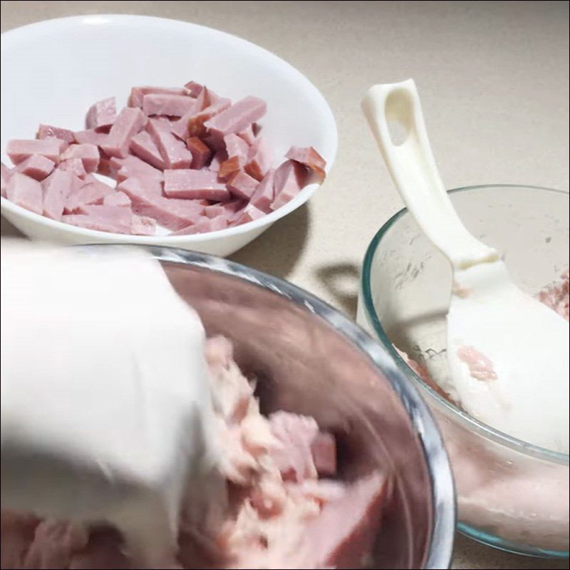 Step 4 Stuffing the chicken meatloaf with jambon