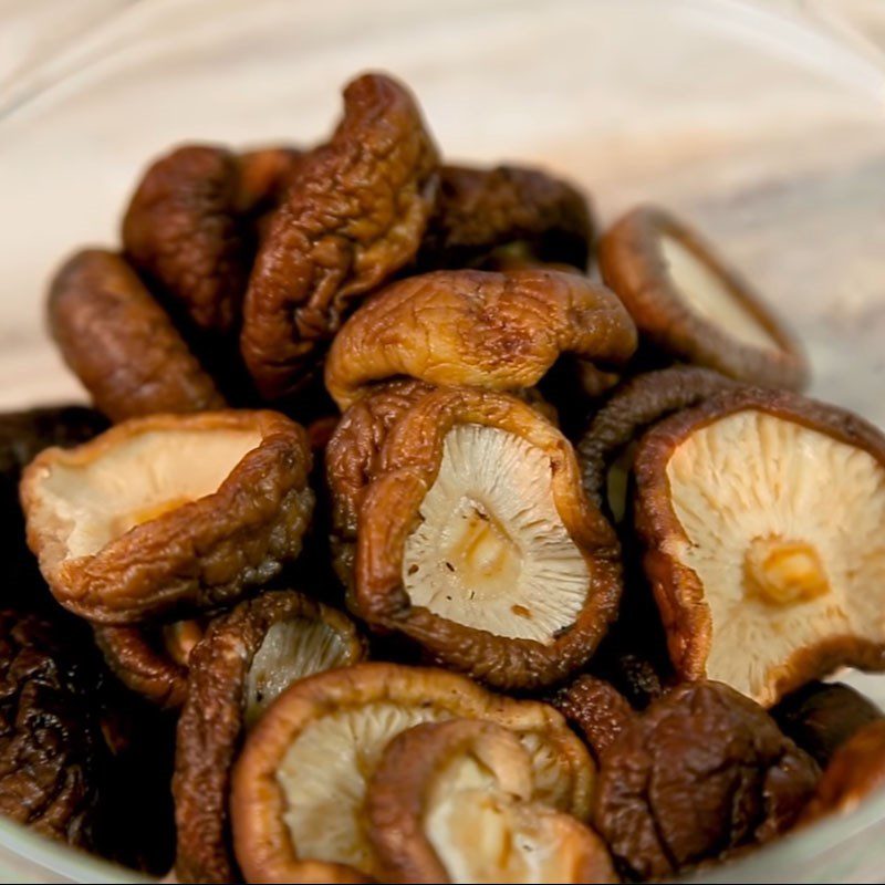 Step 2 Stuff the fresh pork sausage into the shiitake mushrooms. Colorful mushroom soup