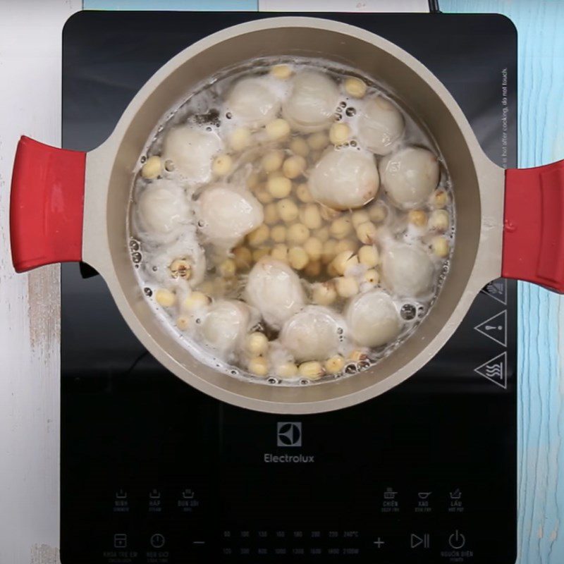 Step 3 Cooking the dessert Lychee lotus seed dessert