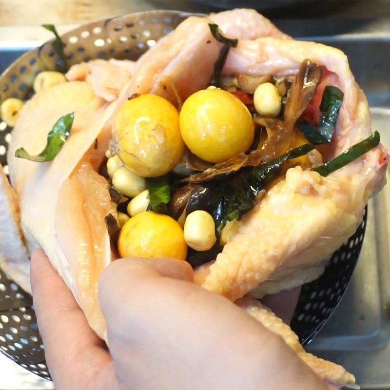 Step 6 Stuffing ingredients and steaming the chicken Chicken wrapped in sticky rice with pigweed sauce