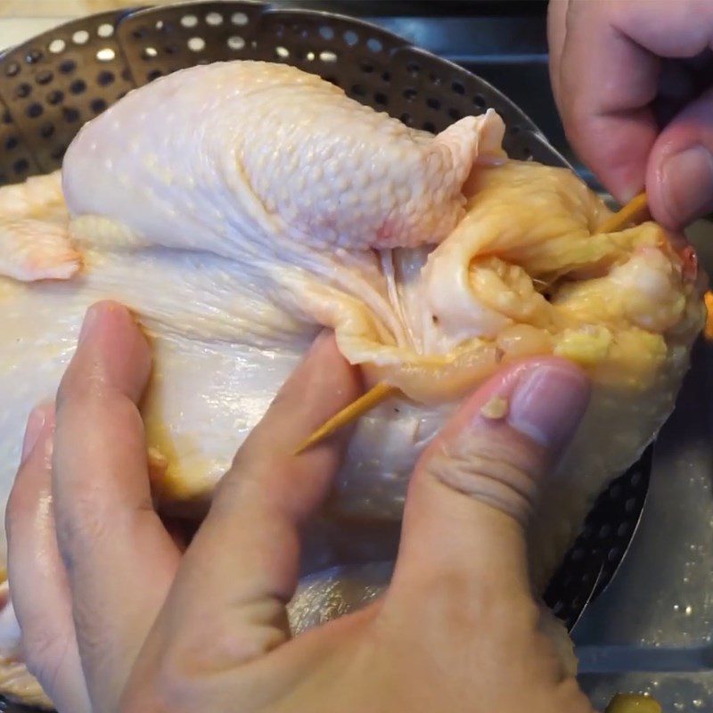 Step 6 Stuffing ingredients and steaming the chicken Chicken wrapped in sticky rice with pigweed sauce