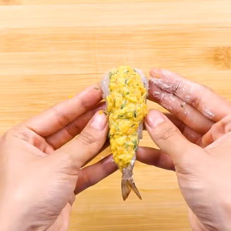 Step 4 Stuffing the filling Fried pumpkin with shrimp