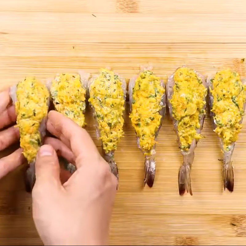 Step 4 Stuffing the filling Fried pumpkin with shrimp