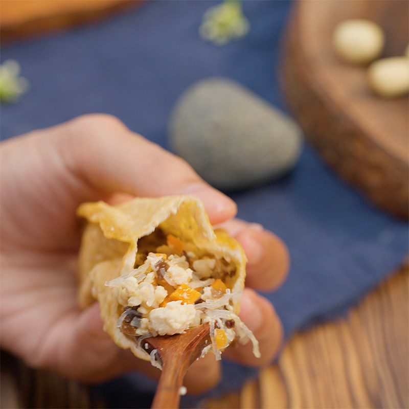 Step 3 Stuffing the tofu How to make tofu wrapped with lotus seeds in plum sauce