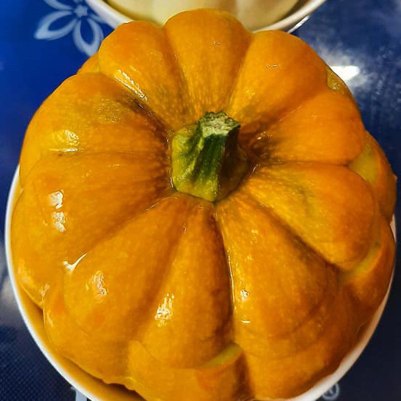 Step 3 Stuffing filling into pumpkin Steamed pumpkin stuffed with pork