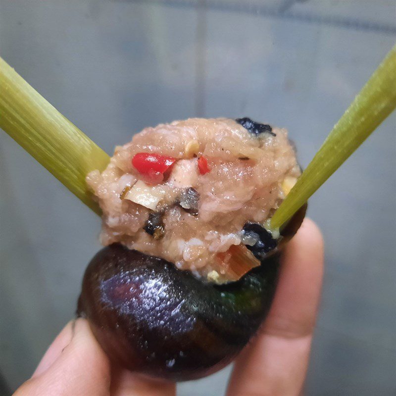 Step 4 Stuff the filling into the snails and steam Snails stuffed with meat (recipe shared by a user)