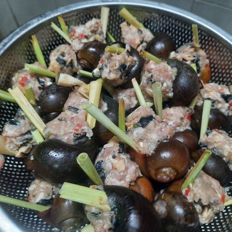 Step 4 Stuff the filling into the snails and steam Snails stuffed with meat (recipe shared by a user)