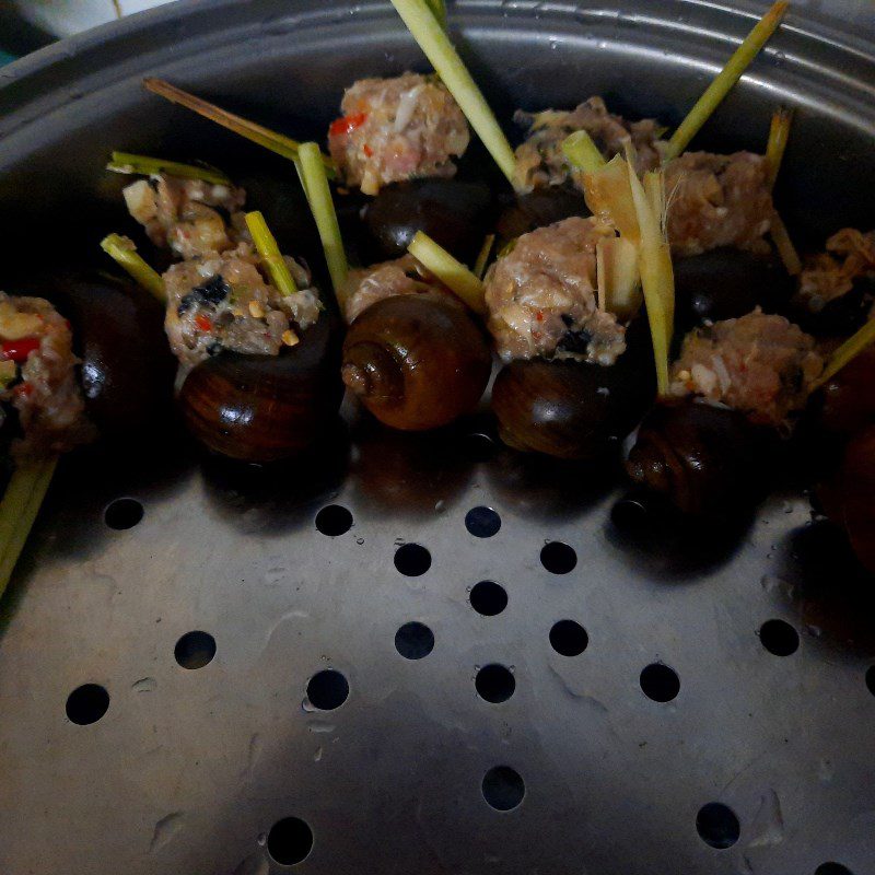 Step 4 Stuff the filling into the snails and steam Snails stuffed with meat (recipe shared by a user)