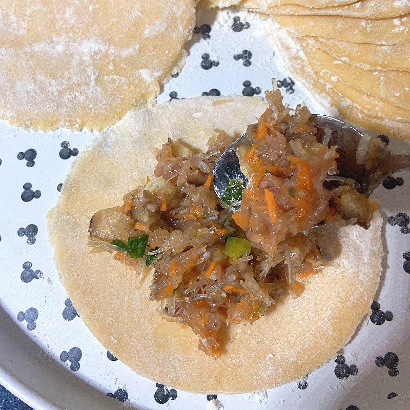 Step 6 Stuffing the pastry Meat and egg dumplings