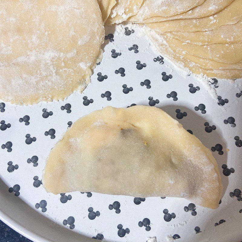 Step 6 Stuffing the pastry Meat and egg dumplings