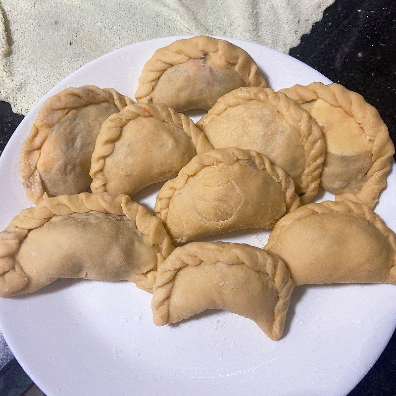 Step 6 Stuffing the pastry Meat and egg dumplings