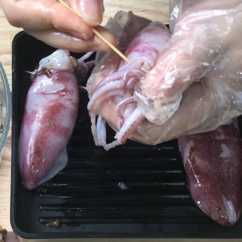 Step 3 Stuffing squid with an air fryer