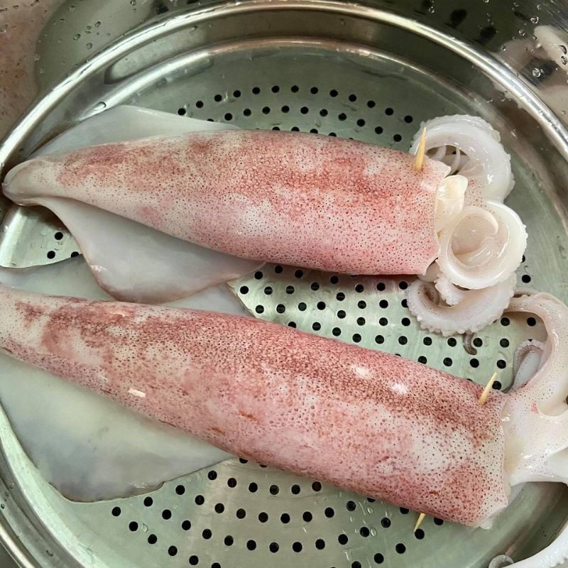 Step 3 Stuffing meat and steaming squid Stuffed squid with tamarind sauce