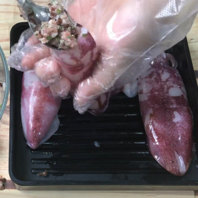 Step 3 Stuffing squid with an air fryer