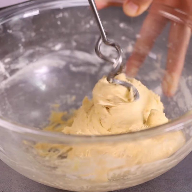 Step 2 Kneading and Proofing the Dough for Taro-Filled Pancakes