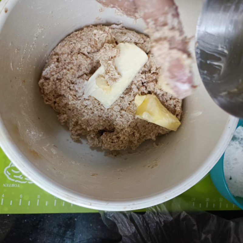 Step 2 Kneading and Fermenting the Whole Wheat Raisin Bread Dough