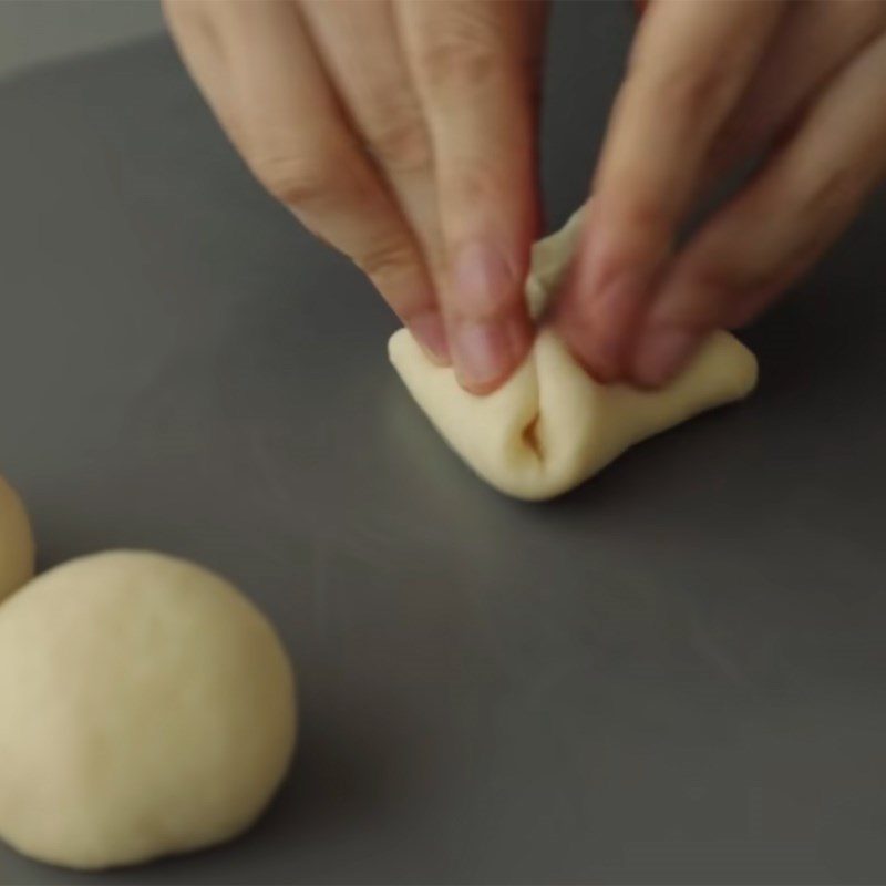 Step 4 Rolling the dough and shaping the bread Cheese bread using a pan