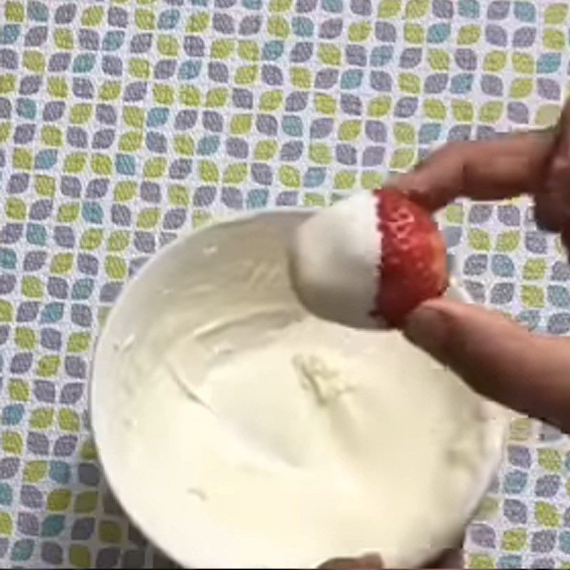 Step 2 Dip the snowman strawberries from strawberries and chocolate