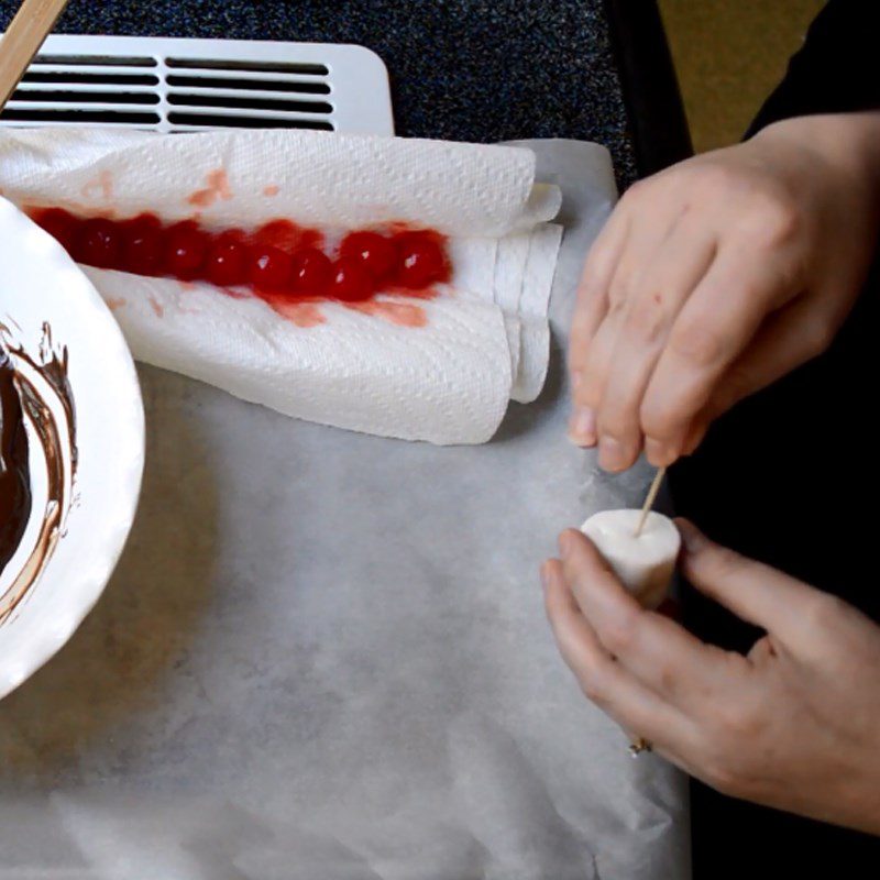 Step 2 Dipping the candy and decorating Chocolate-dipped Marshmallow Candy