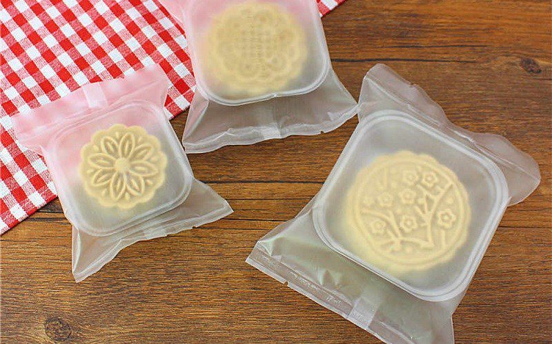 Store mooncakes in a sealed bag and keep in a dry place