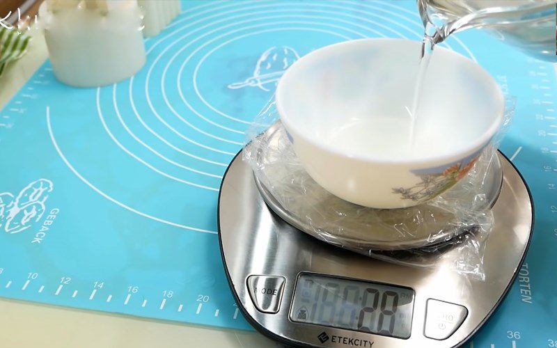 Accurately measure the ingredients when making chewy mooncakes