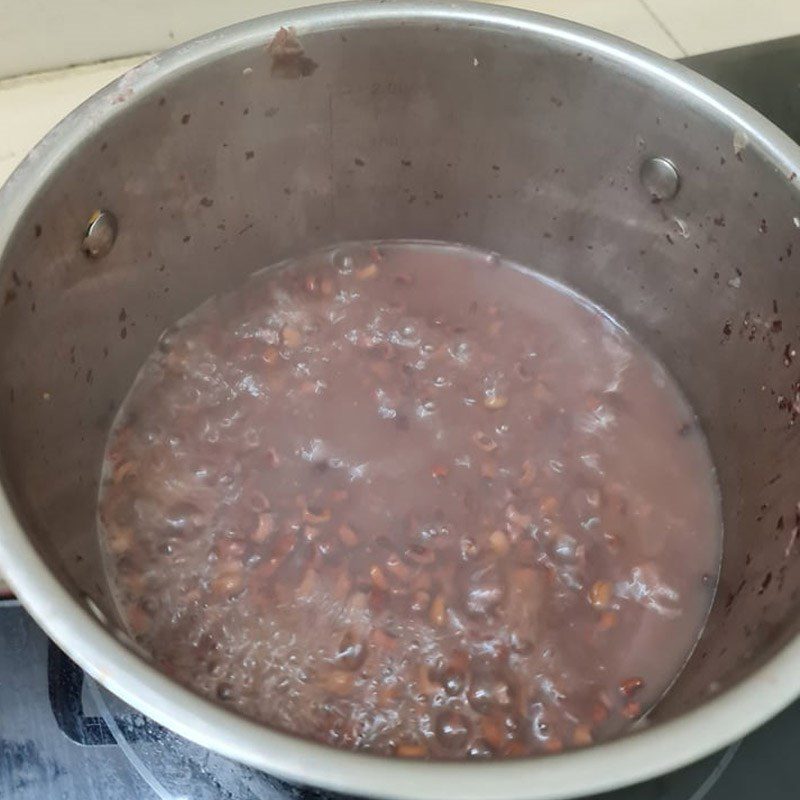 Step 2 Stewed red beans and lotus seeds Red bean and lotus seed dessert (Recipe shared by a user)