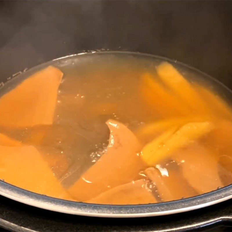 Step 3 Simmer the broth Abalone mushroom soup