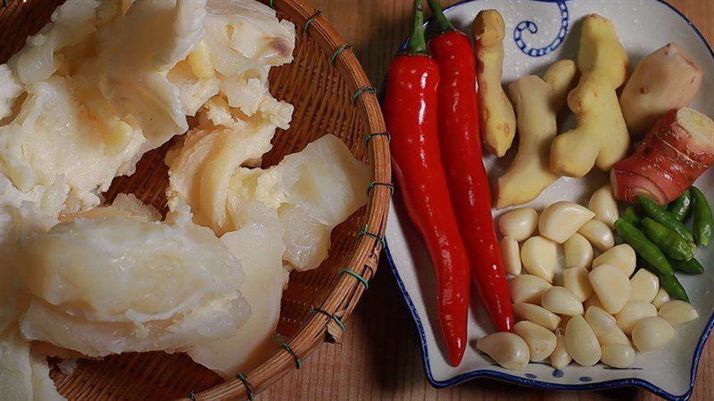 Ingredients for marinated beef tendon