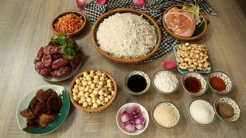 Ingredients for the dish sticky rice with chicken and lotus leaves