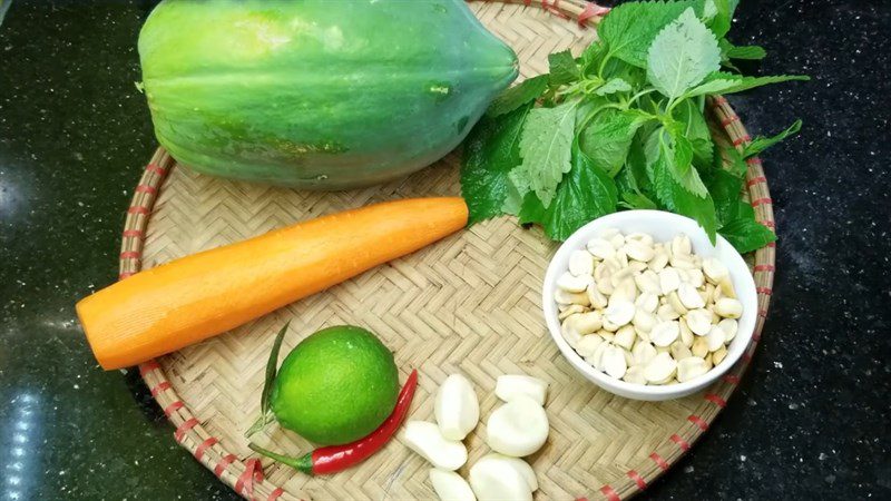 Ingredients for the papaya carrot salad