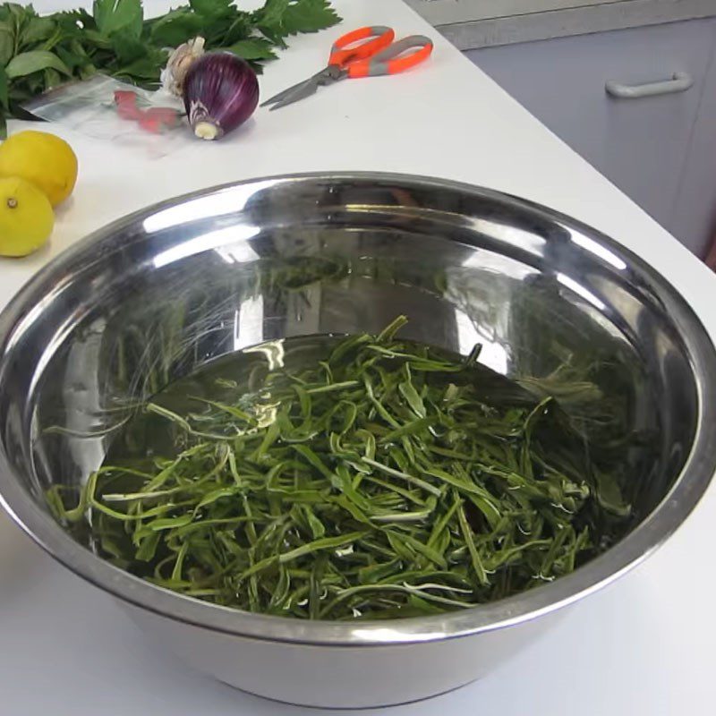 Step 2 Prepare other ingredients for the king's vegetable salad