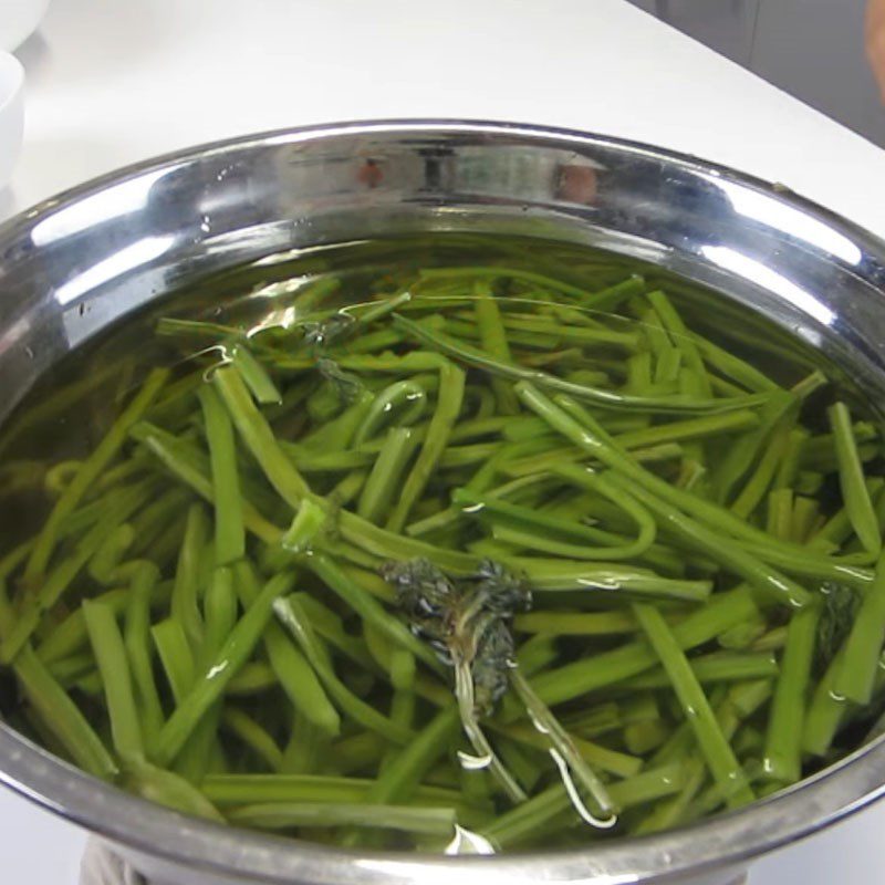 Step 2 Prepare other ingredients for the king's vegetable salad