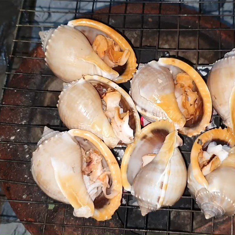 Step 6 Grilling snails Grilled garlic snails with fish sauce