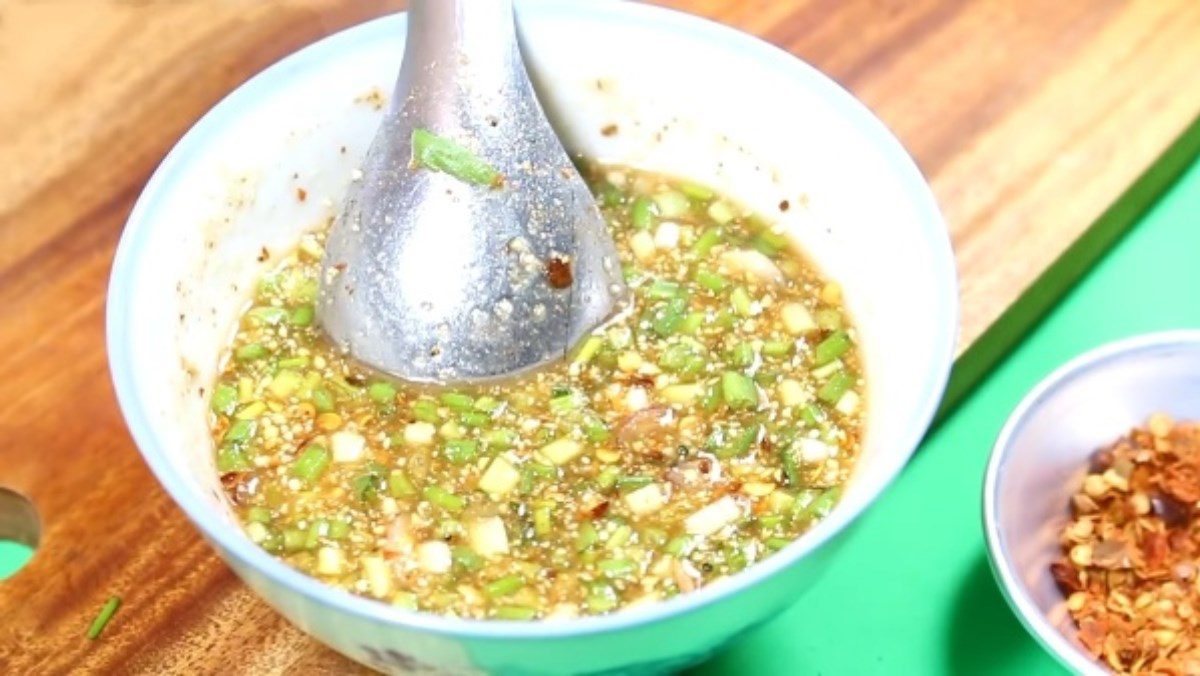 Thai-style dipping sauce for snails