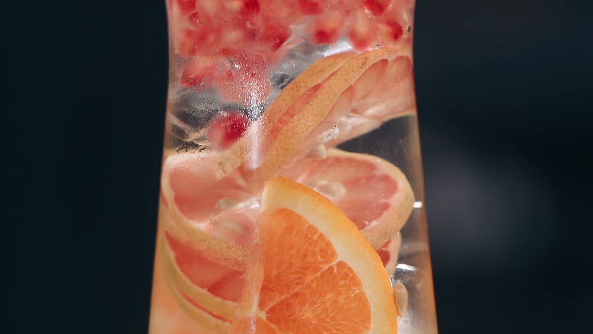 Detox water with pomegranate