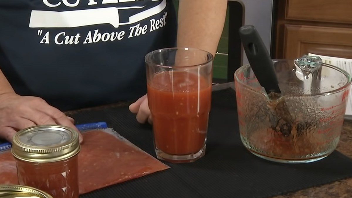 Tomato juice without a machine