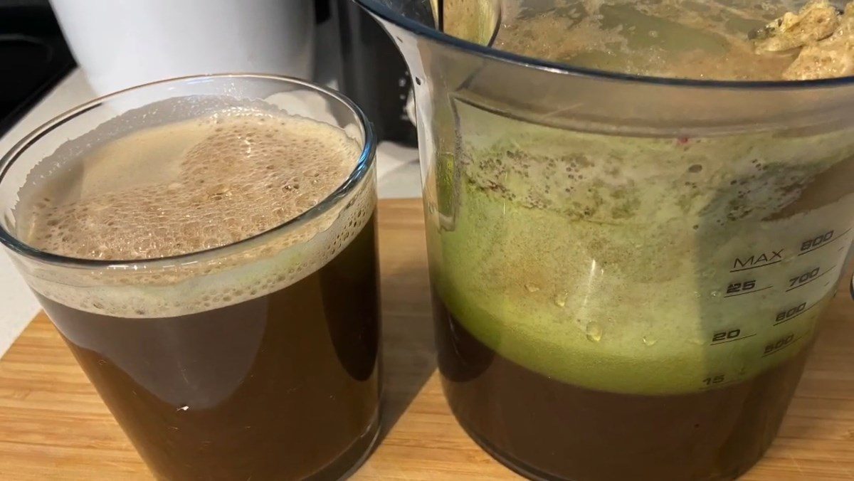 Rainbow chard juice with apple and cucumber