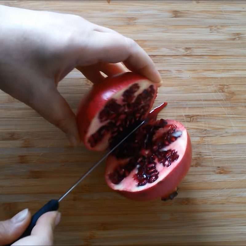 Step 1 Squeeze pomegranate juice using a juicer