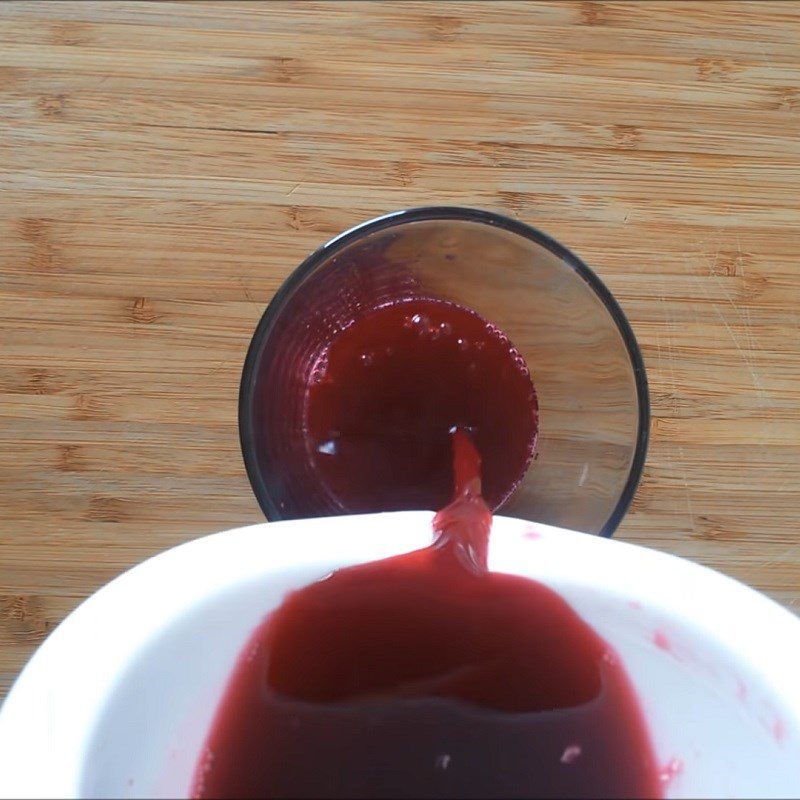 Step 1 Squeeze pomegranate juice using a juicer