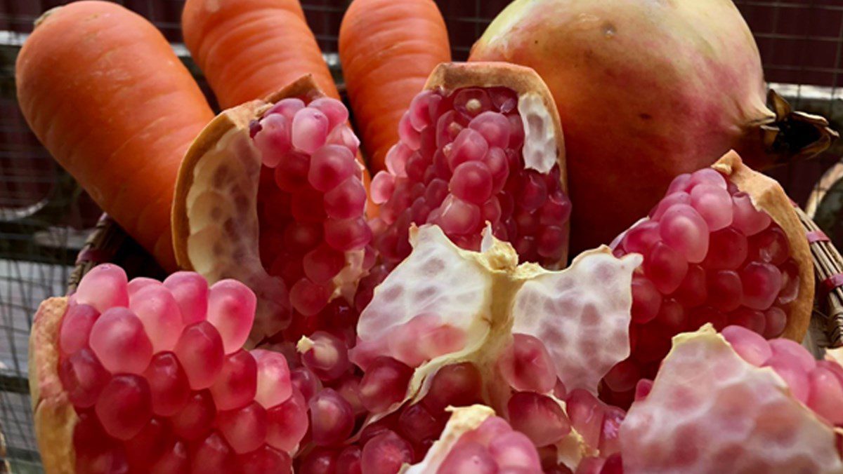 Ingredients for pomegranate carrot juice