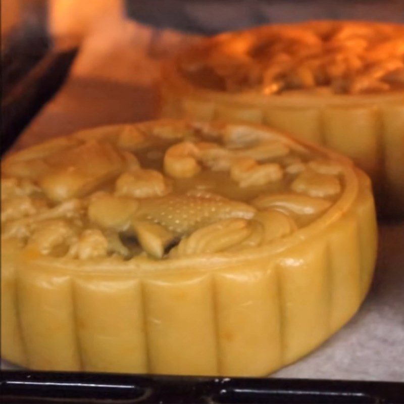 Step 7 Baking the Moon Cake with black sesame and salted egg