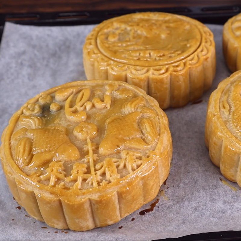 Step 7 Baking Moon Cake with Black Sesame and Salted Egg Yolk